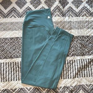Size M Balance Athletica OG pant in color Lagoon